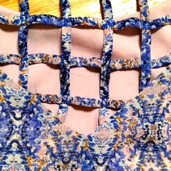 Forever 21 spaghetti strap lined blouse, unique detail in back Sz 2X - Picture 9 of 10